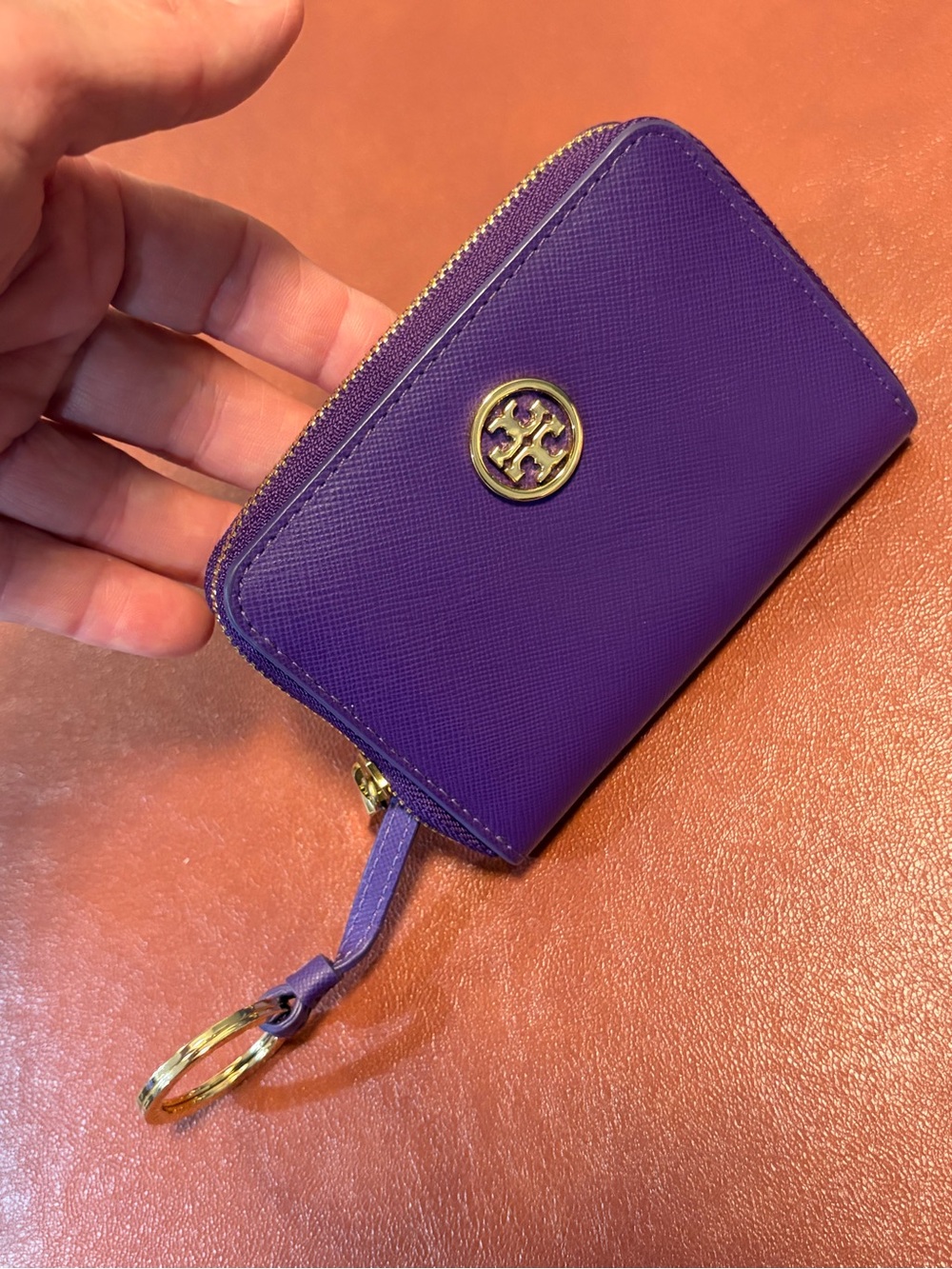 Tory Burch Robinson Saffiano zip-around wallet in a vibrant violet purple New - Picture 2 of 7